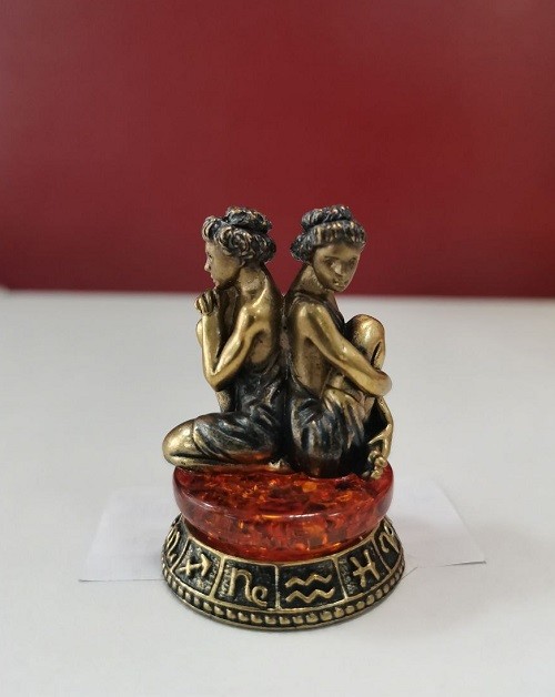 Знак Зодиака Близнецы Девушки Больший Сувенир (коньячный ) 2708