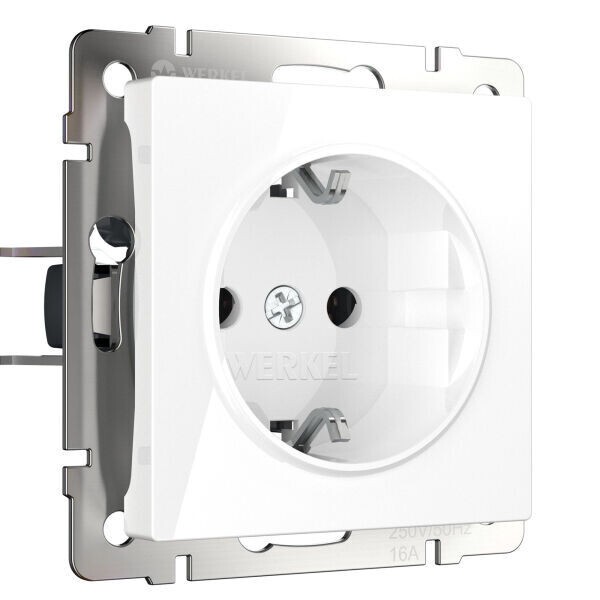 Розетка с заземлением и шторками белая W1171101