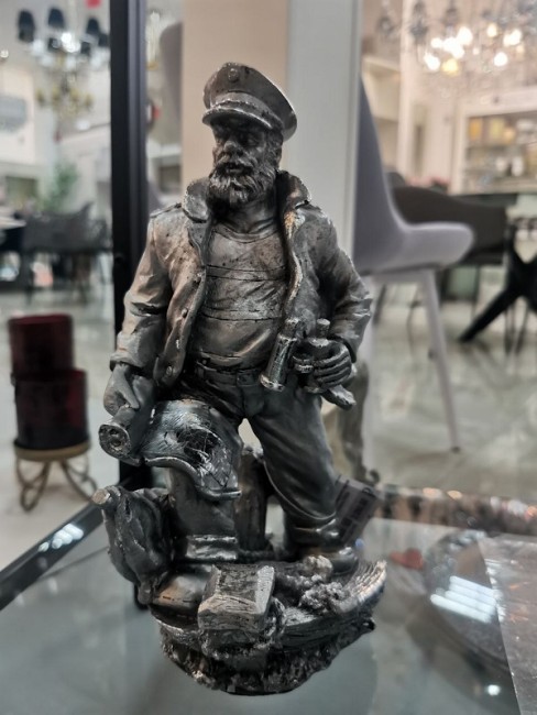 Капитан на мачте с развернутой картой F497/4 Н-25см СТАЛЬ