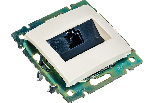 Розетка ПК 774130 (442) Valena Legrand, крем