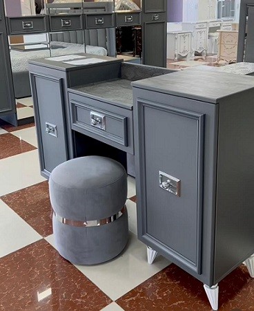 Стол туалетный Спальня "Виктория" Серый/Серебро СВК-14 (1335х420х900) Стол туалетный Спальня "Виктория" Серый/Серебро СВК-14 (1335х420х900)