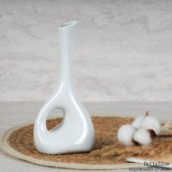 Ваза 22 см d=3 см белая фигурная / FLM-172 / 715021