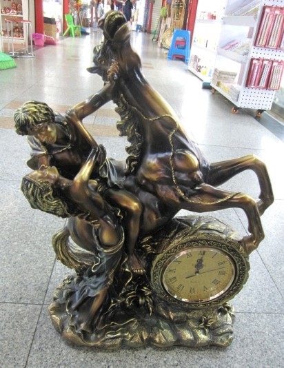 Часы настольные Пара влюбленных на коне 61х40 см 6739-16 56078